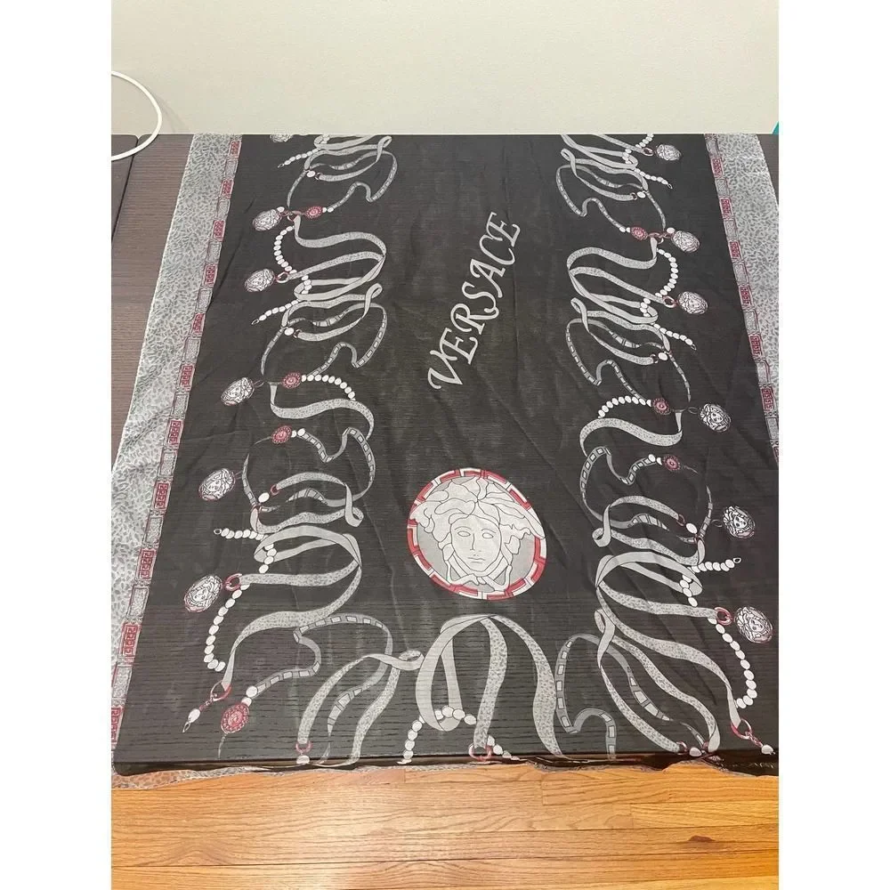 Versace silk scarf - Picture 9 of 12